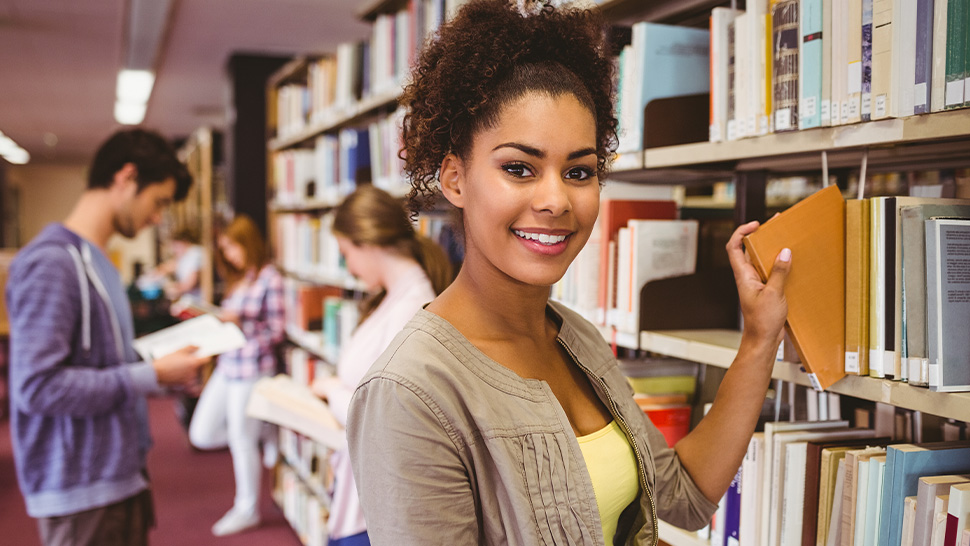 Épargner en vue des études de vos enfants, est-ce encore une bonne idée? Les recherches concluent par l’affirmative