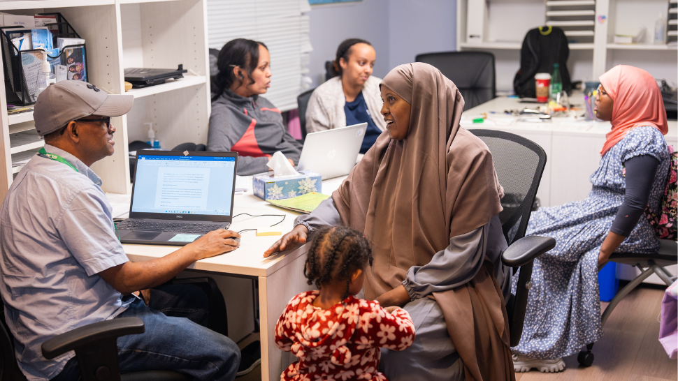 Bâtir la confiance financière chez les nouveaux Canadiens